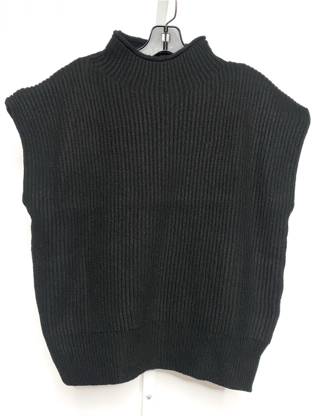 Le Lis Black Ribbed Knit Sleeveless Mock Neck Sweater Vest • S